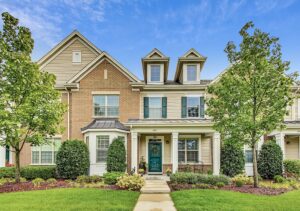 1987 Dauntless Glenview Illinois listed by Vittoria Logli