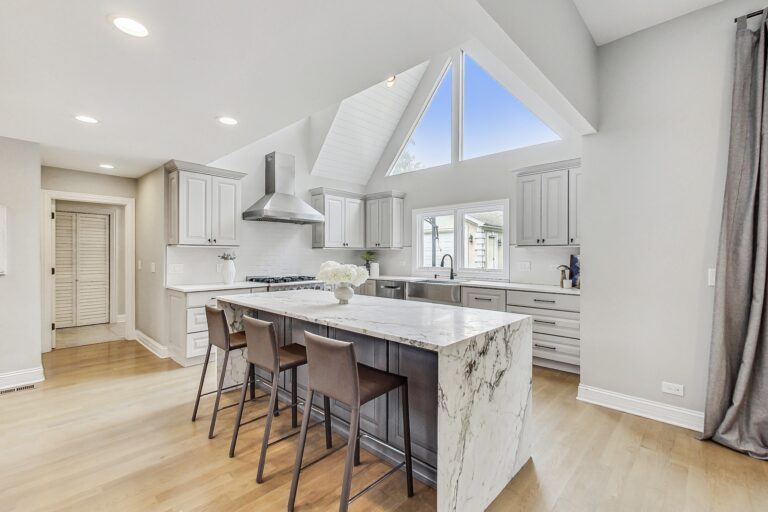 3410 Meadow Ln Glenview IL 60025 kitchen