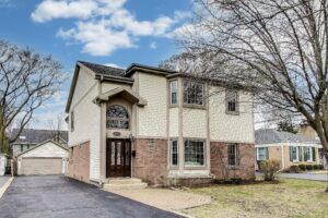 1925 Larkdale Dr Glenview Illinois listed by top agent vittoria logli