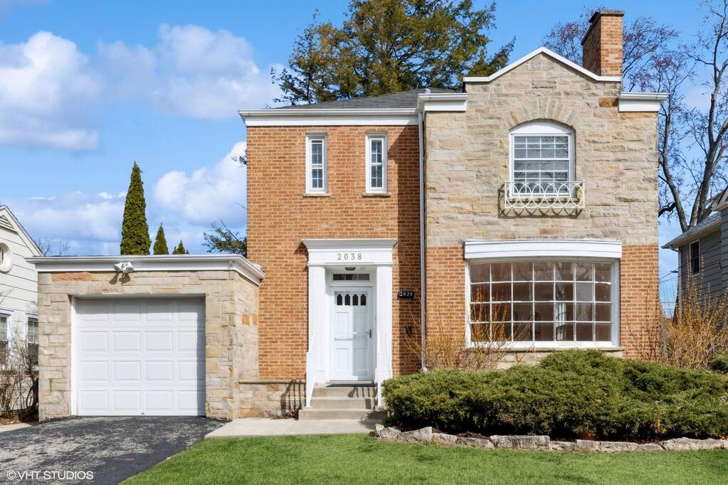 Front View of 2038 Greenwood Wilmette Illinois