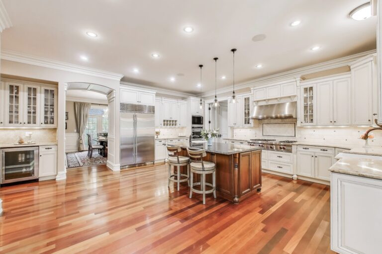 724 Becker Road Listed by Top Glenview Realtor Vittoria Logli large kitchen