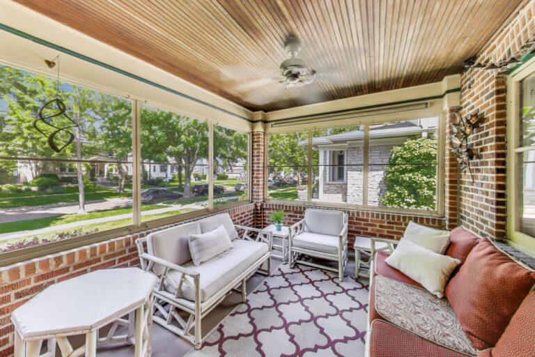 1525 Spencer Avenue 4 season room