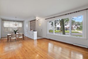 218 Parkview Living Room