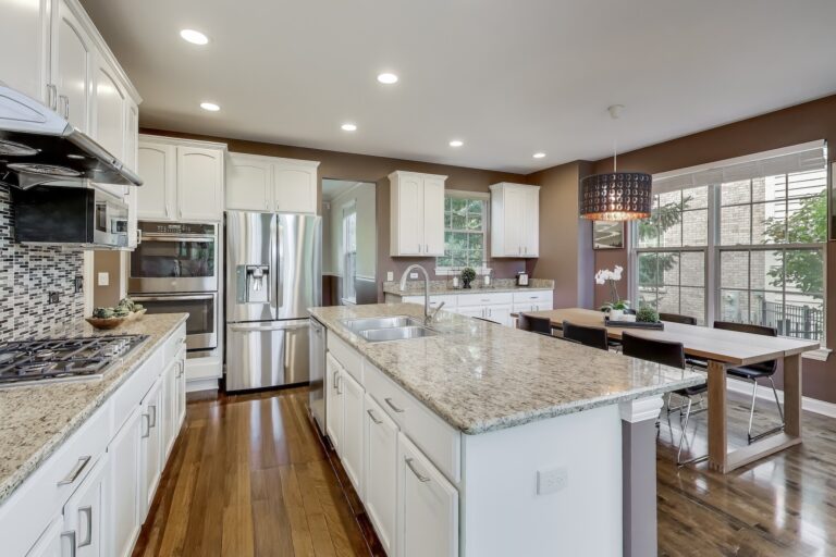 1735 Patriot Blvd Glenview spacious kitchen