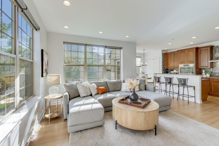 1917 Dauntless Dr, Glenview family room