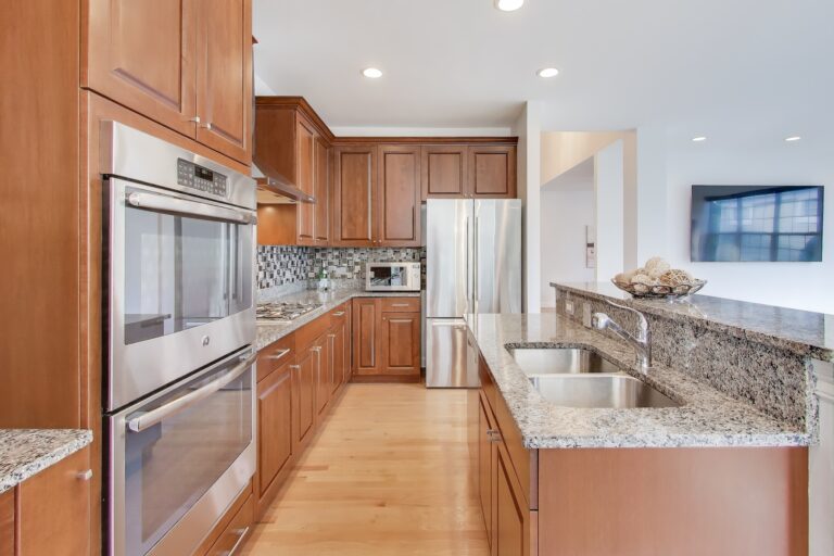 1917 Dauntless Dr, Glenview spacious kitchen