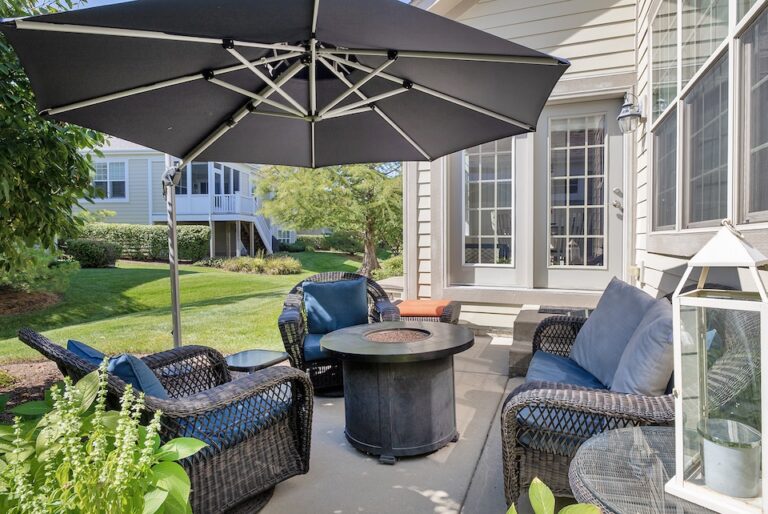 1917 Dauntless Dr, Glenview Beautiful Patio